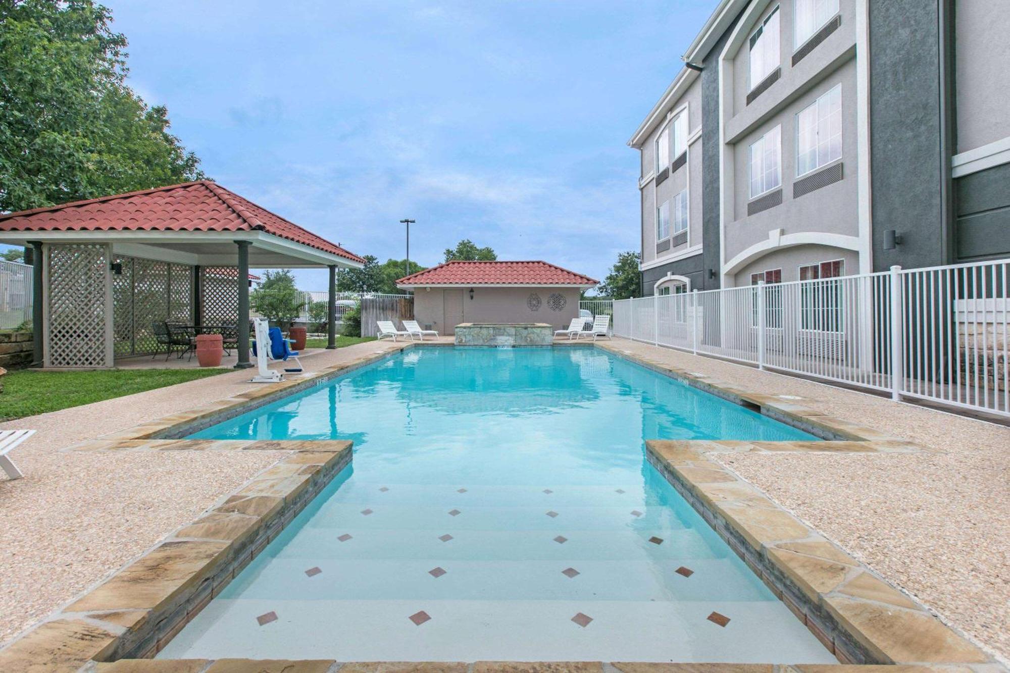 Hotel La Quinta By Wyndham Fredericksburg Esterno foto