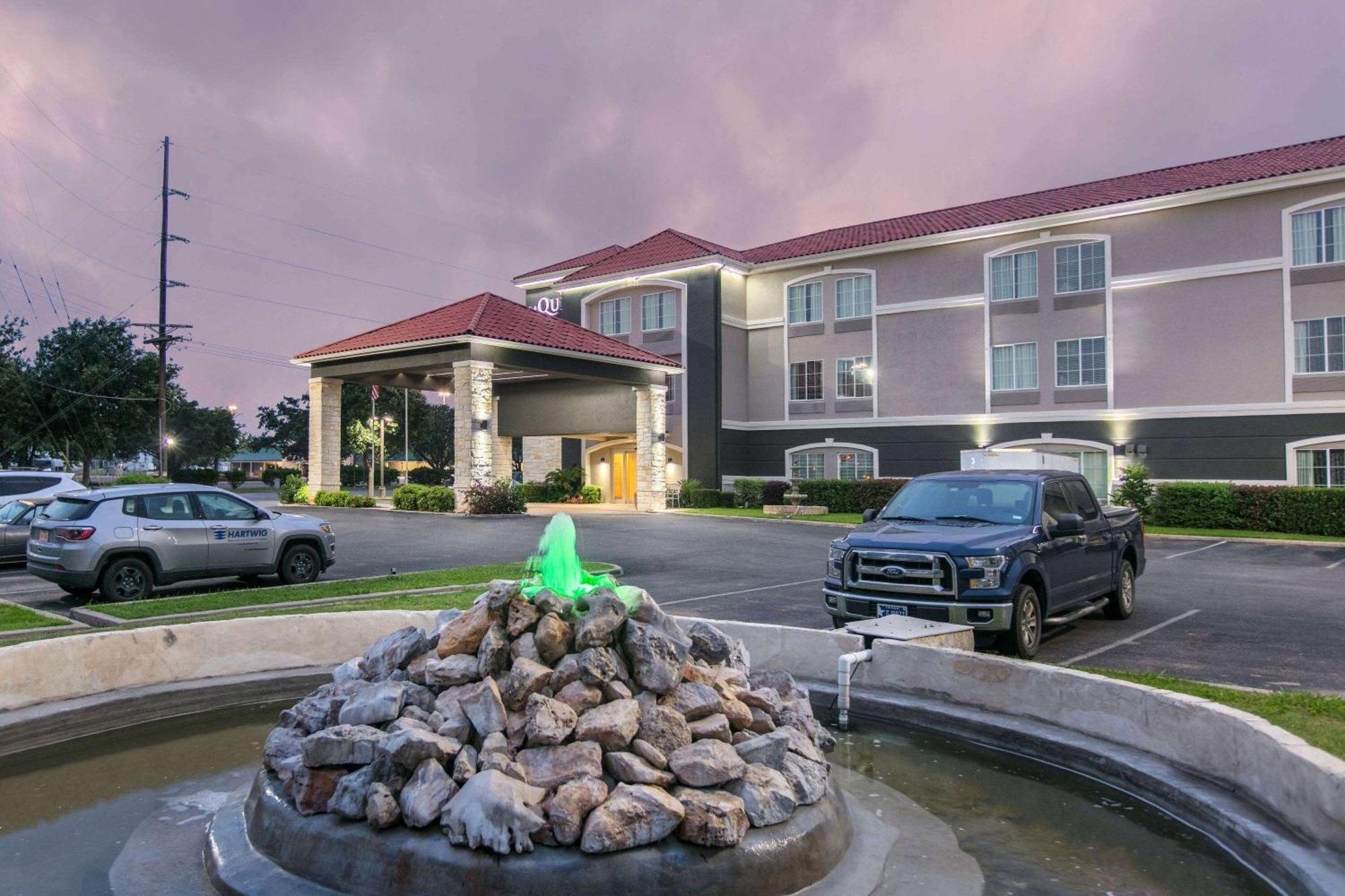 Hotel La Quinta By Wyndham Fredericksburg Esterno foto
