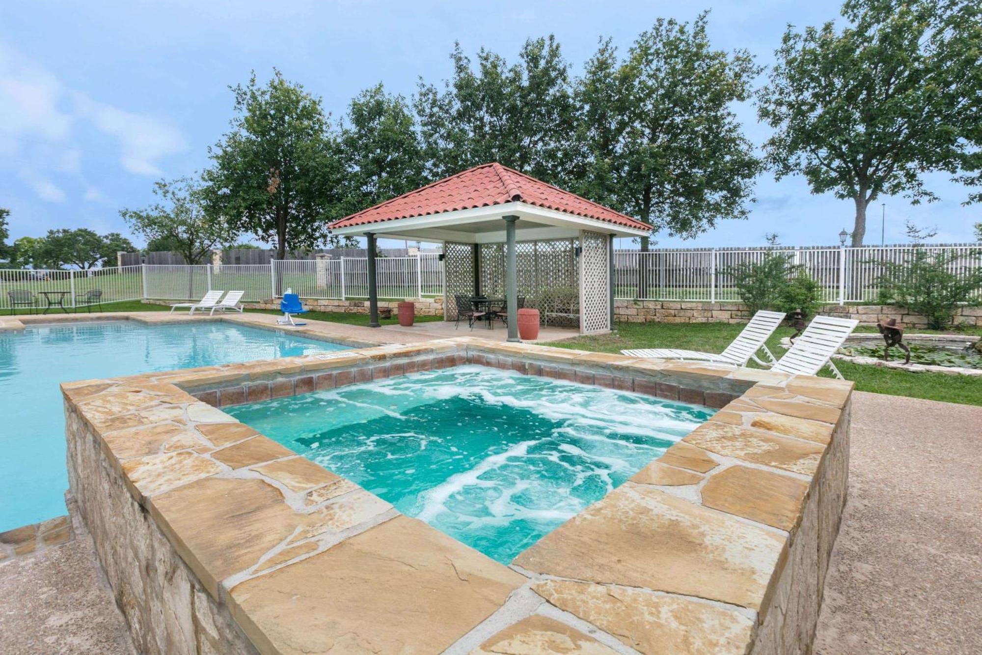 Hotel La Quinta By Wyndham Fredericksburg Esterno foto