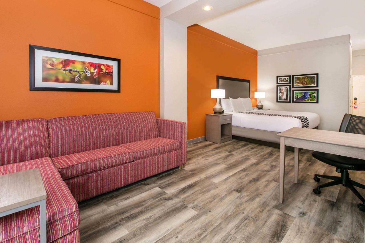 Hotel La Quinta By Wyndham Fredericksburg Esterno foto